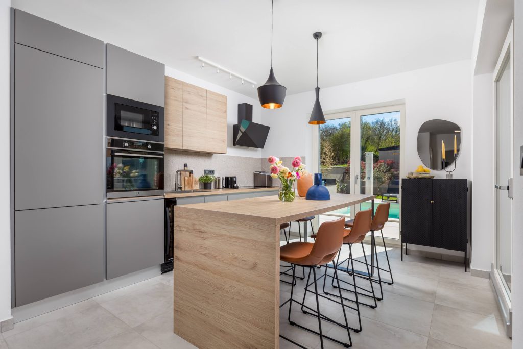 Modern kitchen with dining island and bar stools