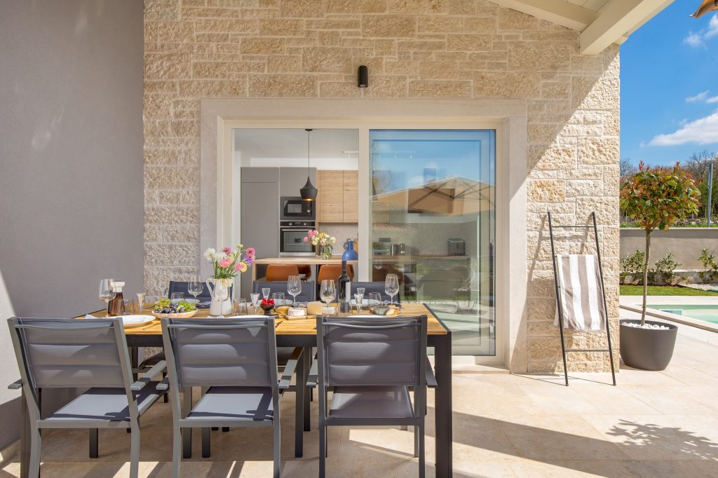 Open-plan kitchen and dining interior at Villa Lente